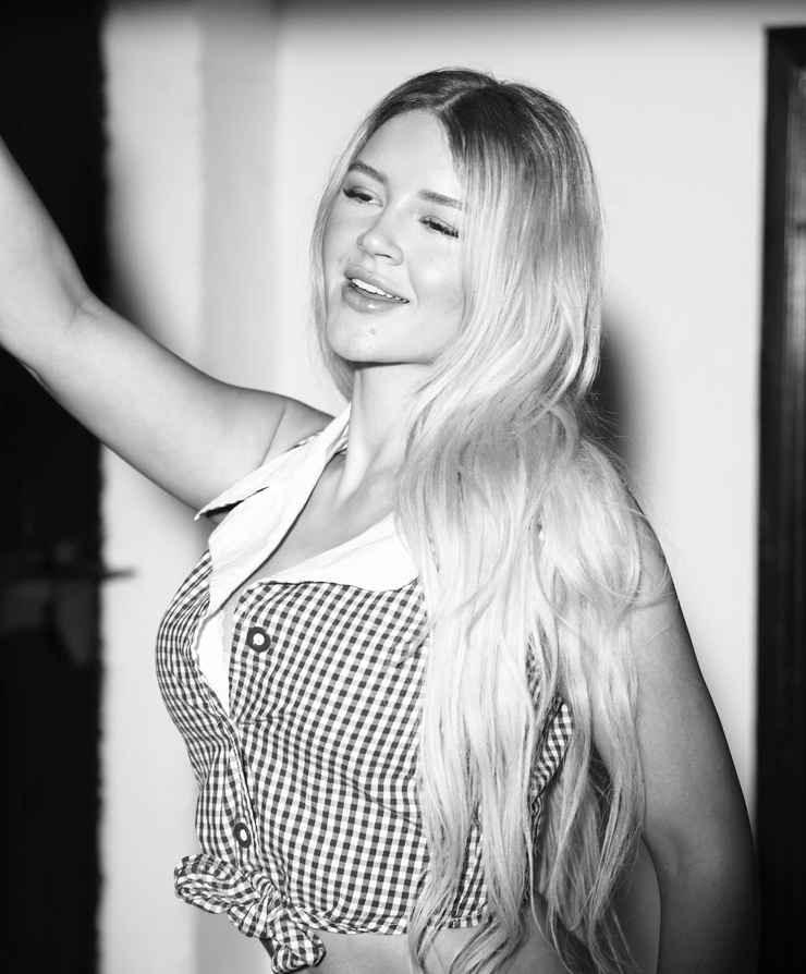 Taylor LaVie