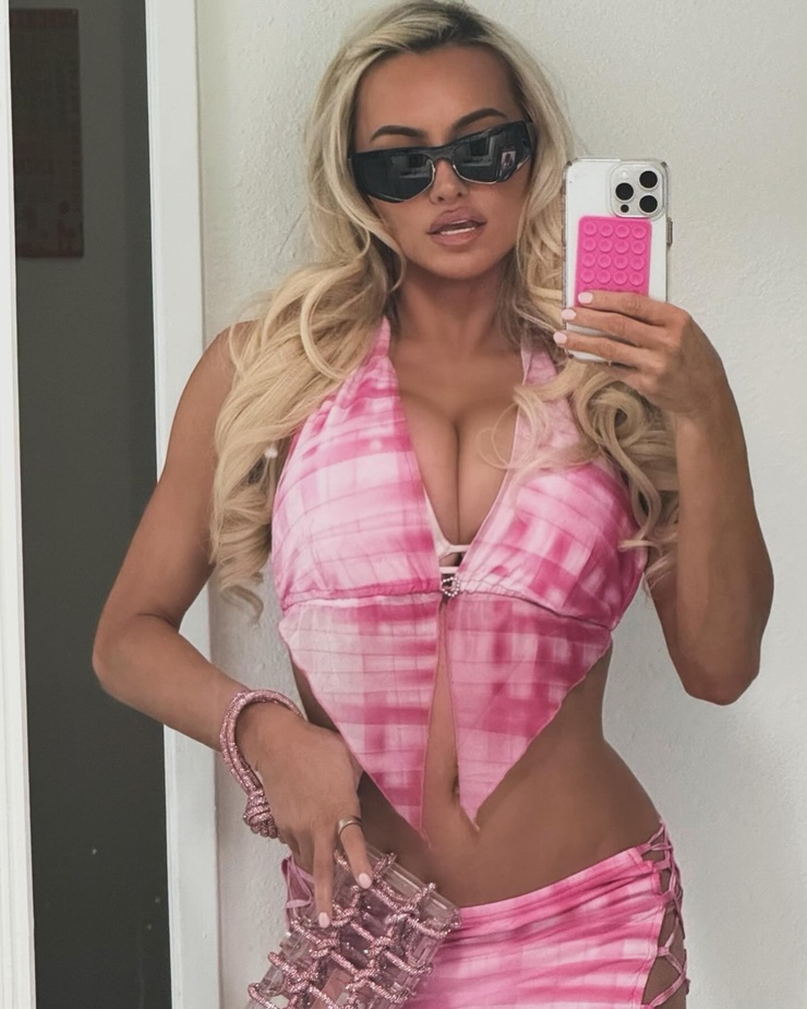 Lindsey Pelas Lindsey Pelas