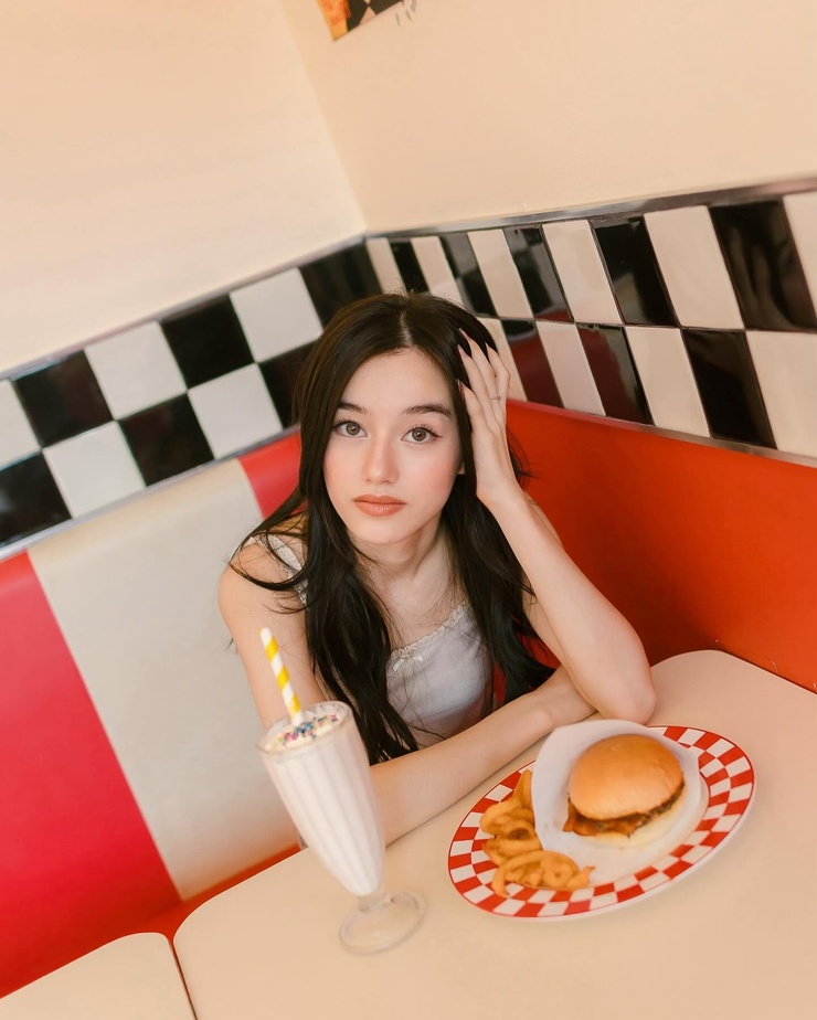 Moly Groves