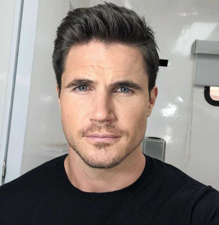 Robbie Amell