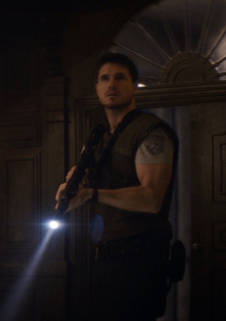 Robbie Amell