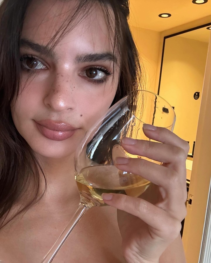 Emily Ratajkowski