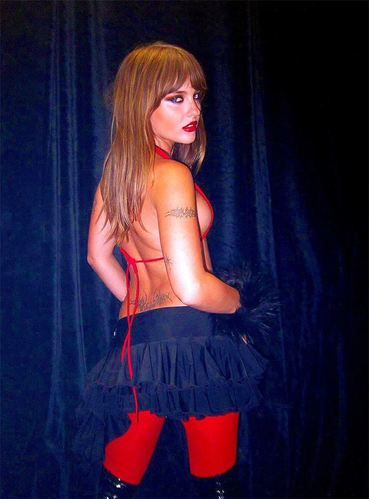 Victoria De Angelis Victoria De Angelis