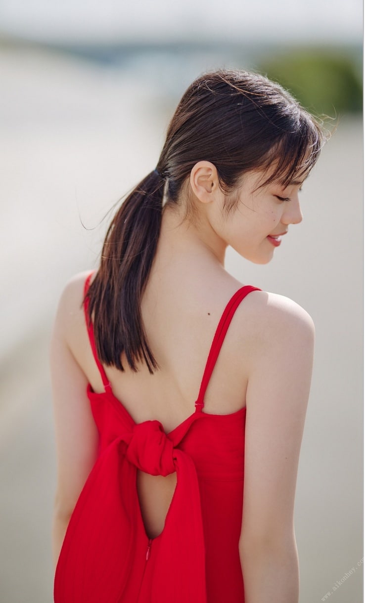Kohaku Shida photo book “Between a girl and an adult” Weekly PHOTO BOOK