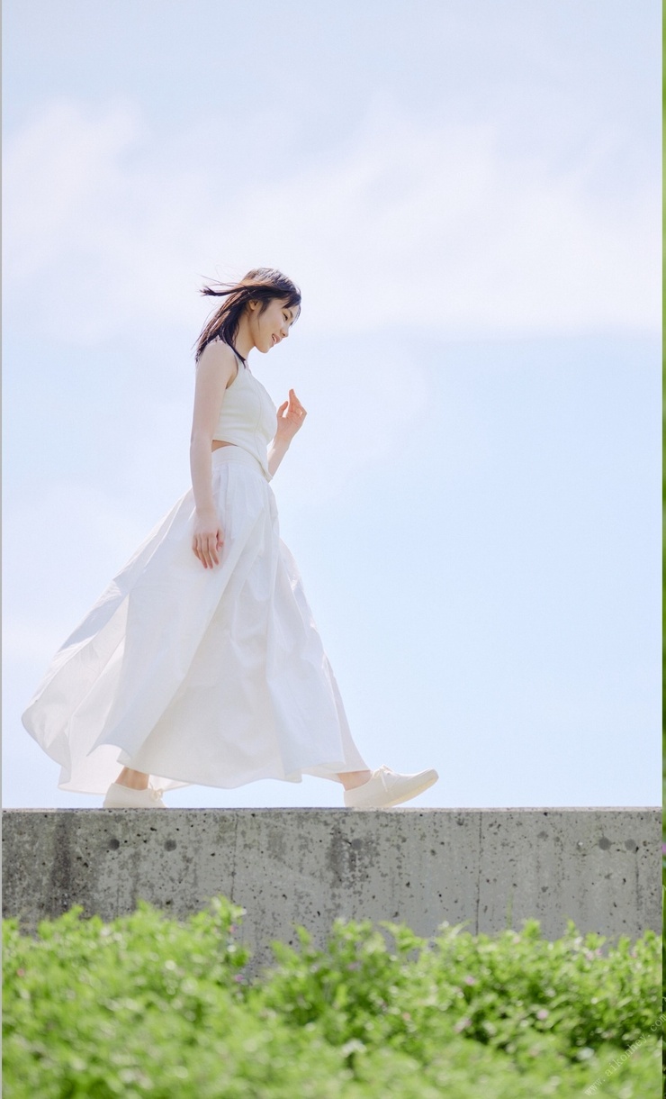Kohaku Shida photo book “Between a girl and an adult” Weekly PHOTO BOOK