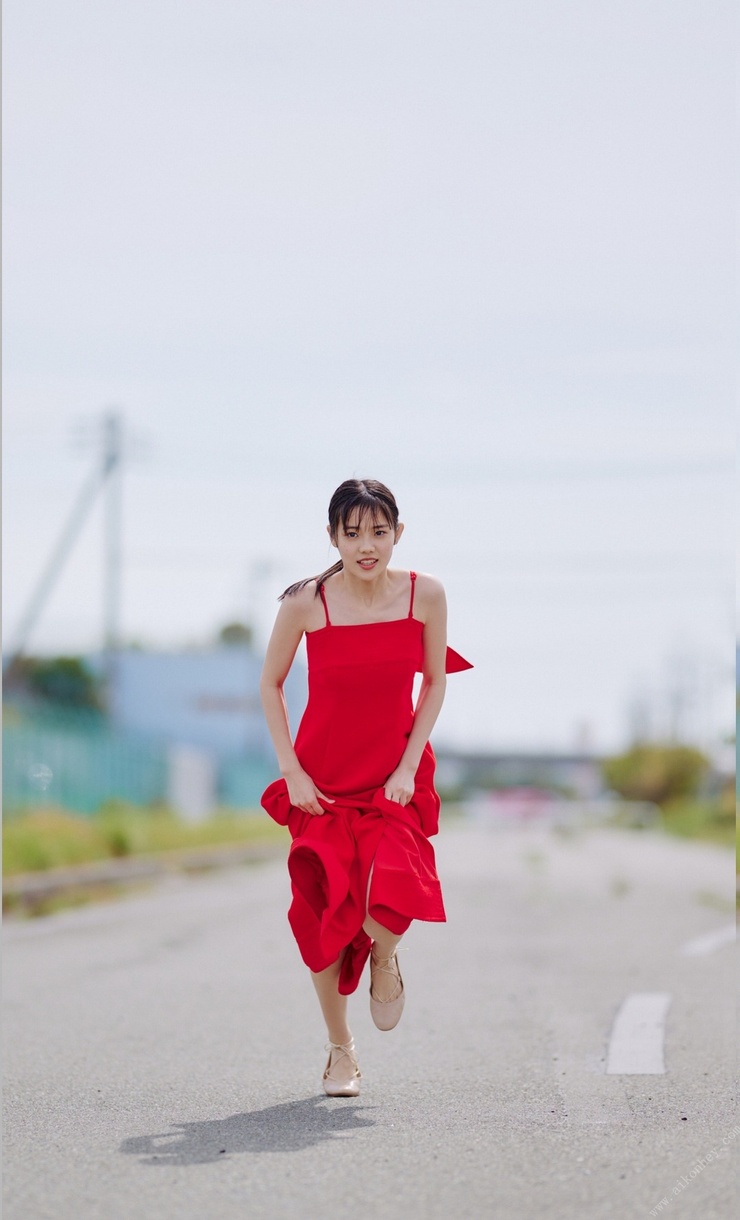 Kohaku Shida photo book “Between a girl and an adult” Weekly PHOTO BOOK