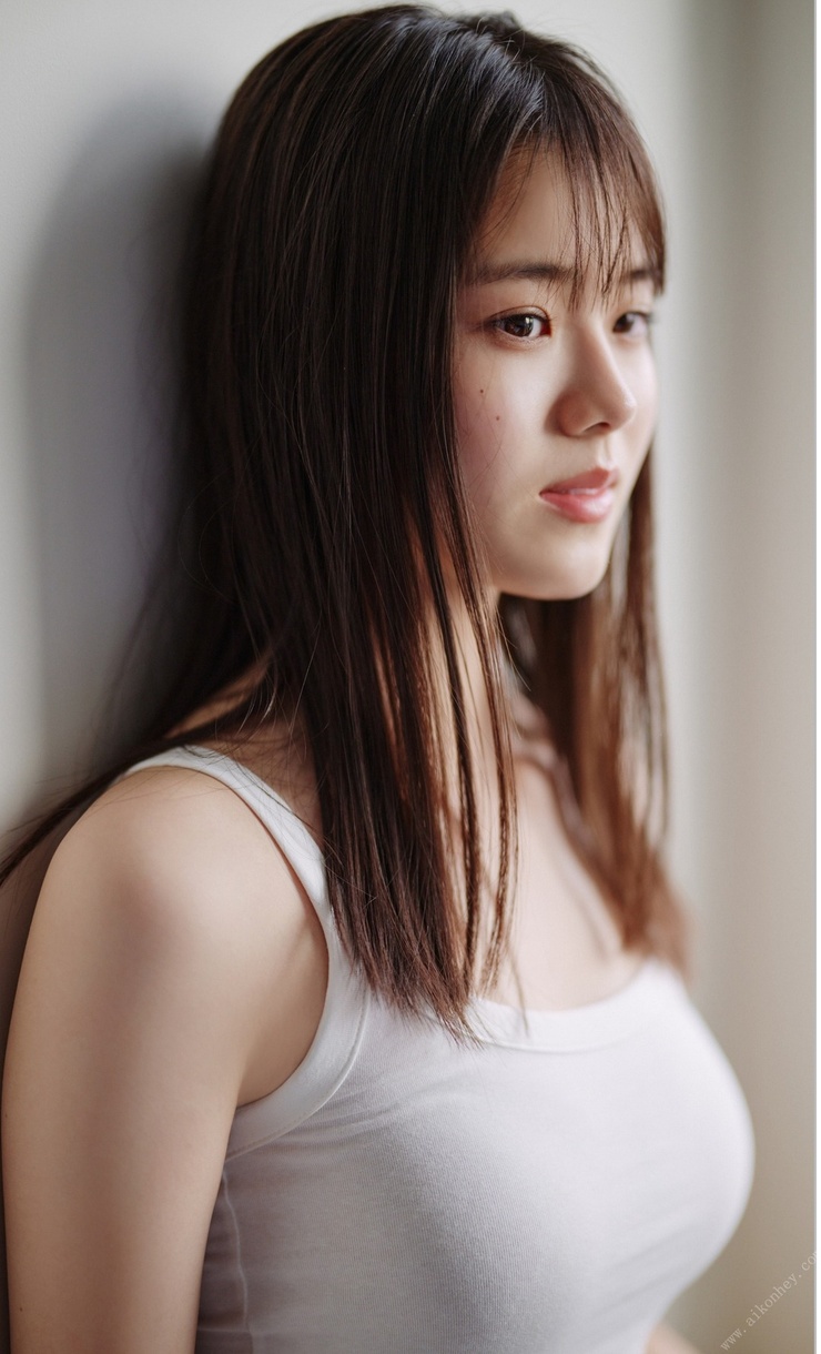 Kohaku Shida photo book “Between a girl and an adult” Weekly PHOTO BOOK