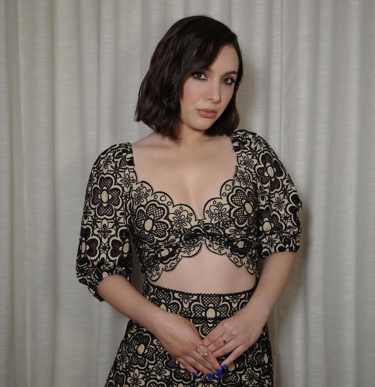 Hannah Marks Hannah Marks