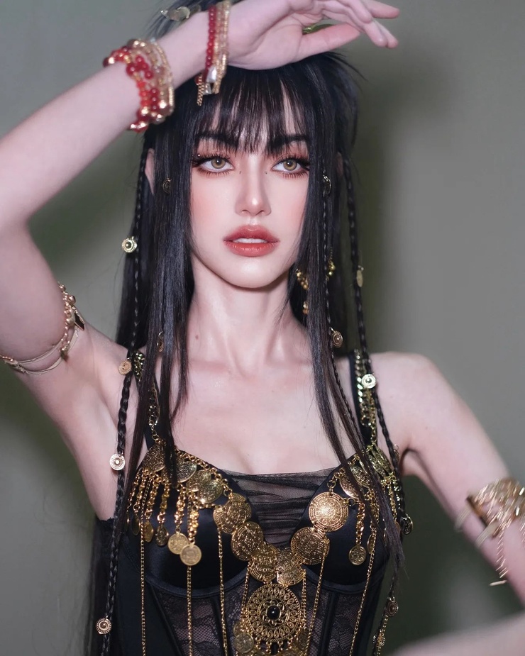 Davika Hoorne