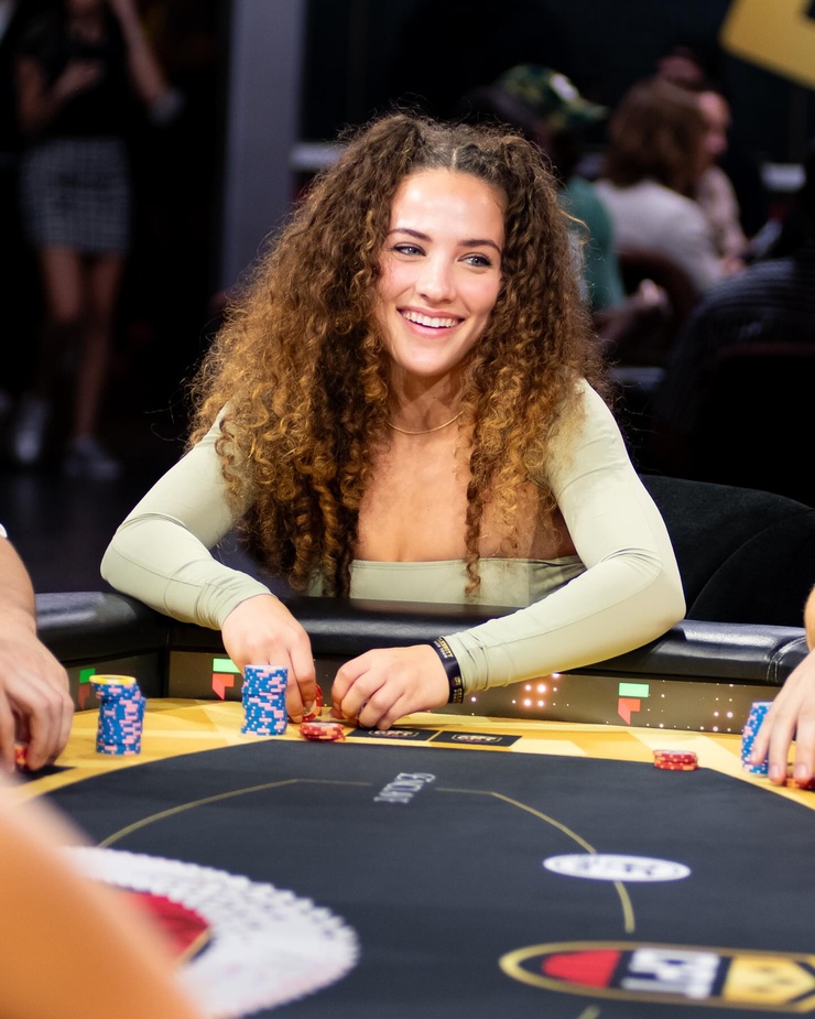 Sofie Dossi