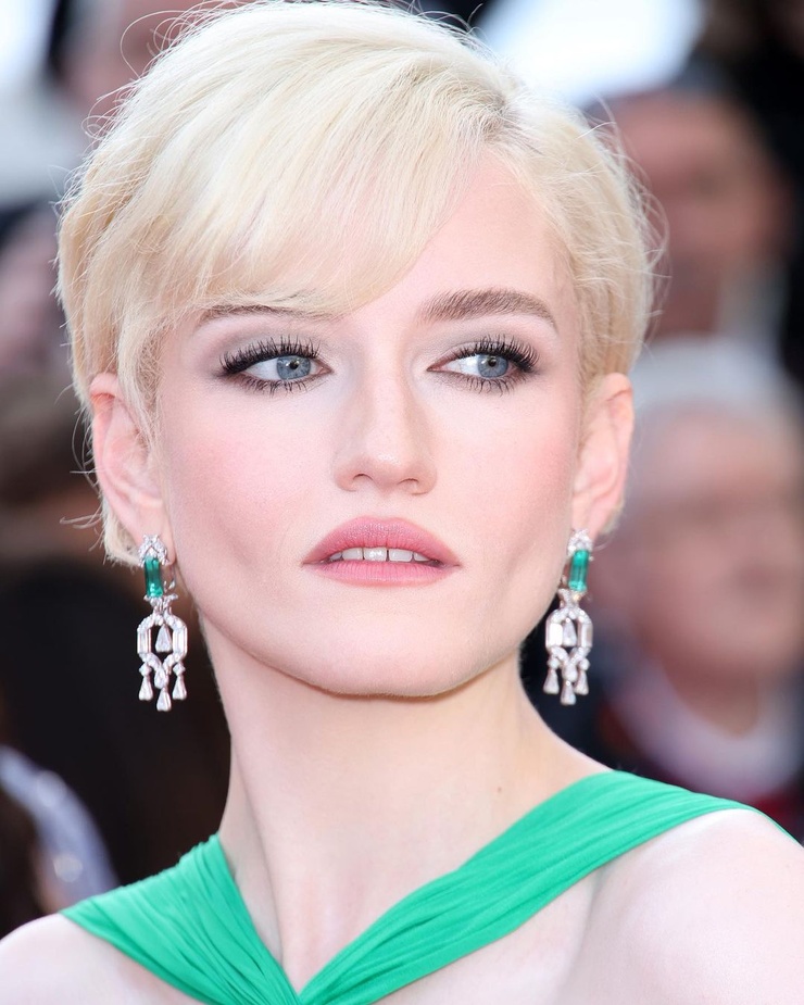 Julia Garner