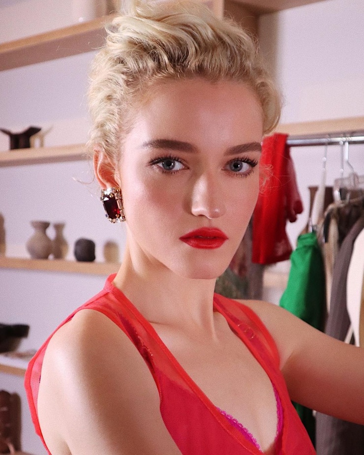 Julia Garner