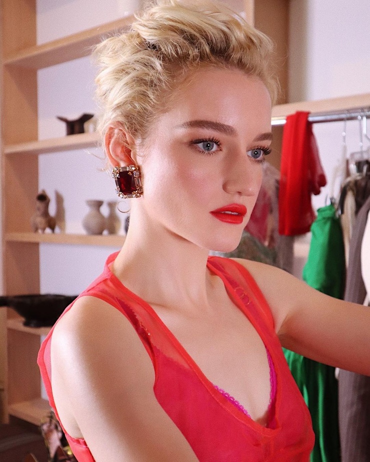 Julia Garner