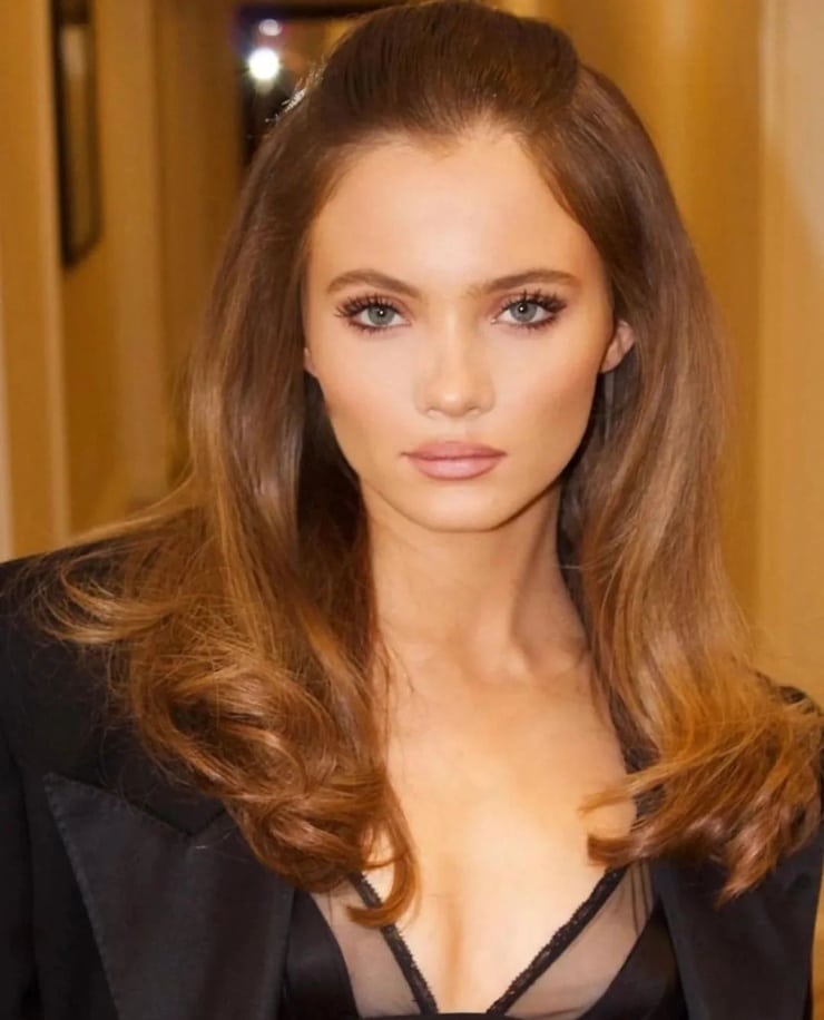 Freya Allan Freya Allan