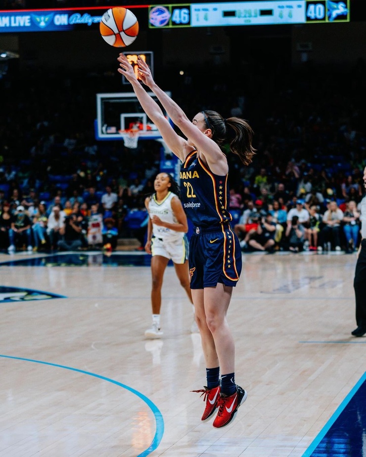 Caitlin Clark (ii)