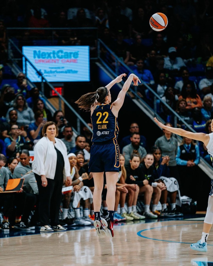 Caitlin Clark (ii)