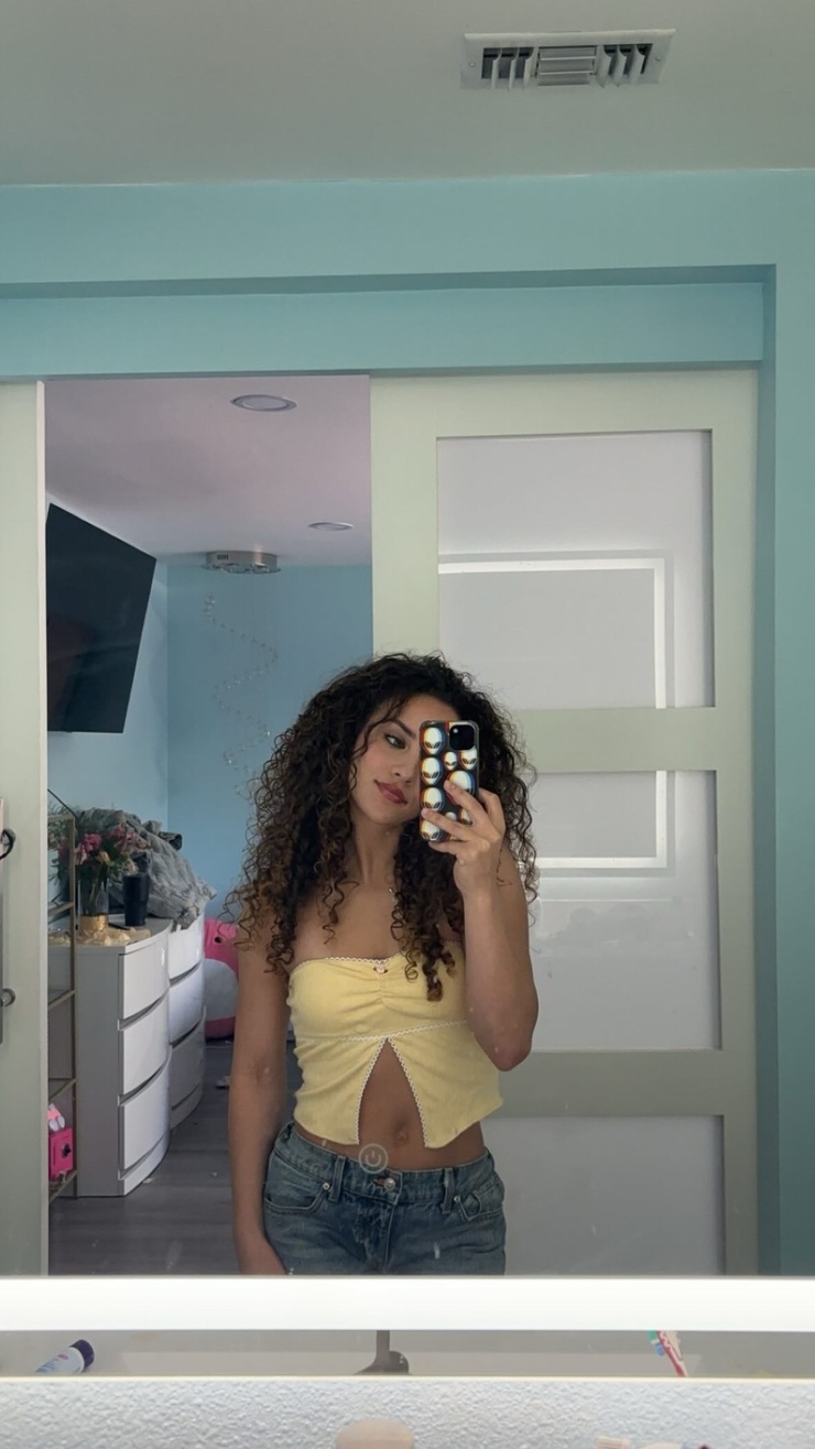 Sofie Dossi