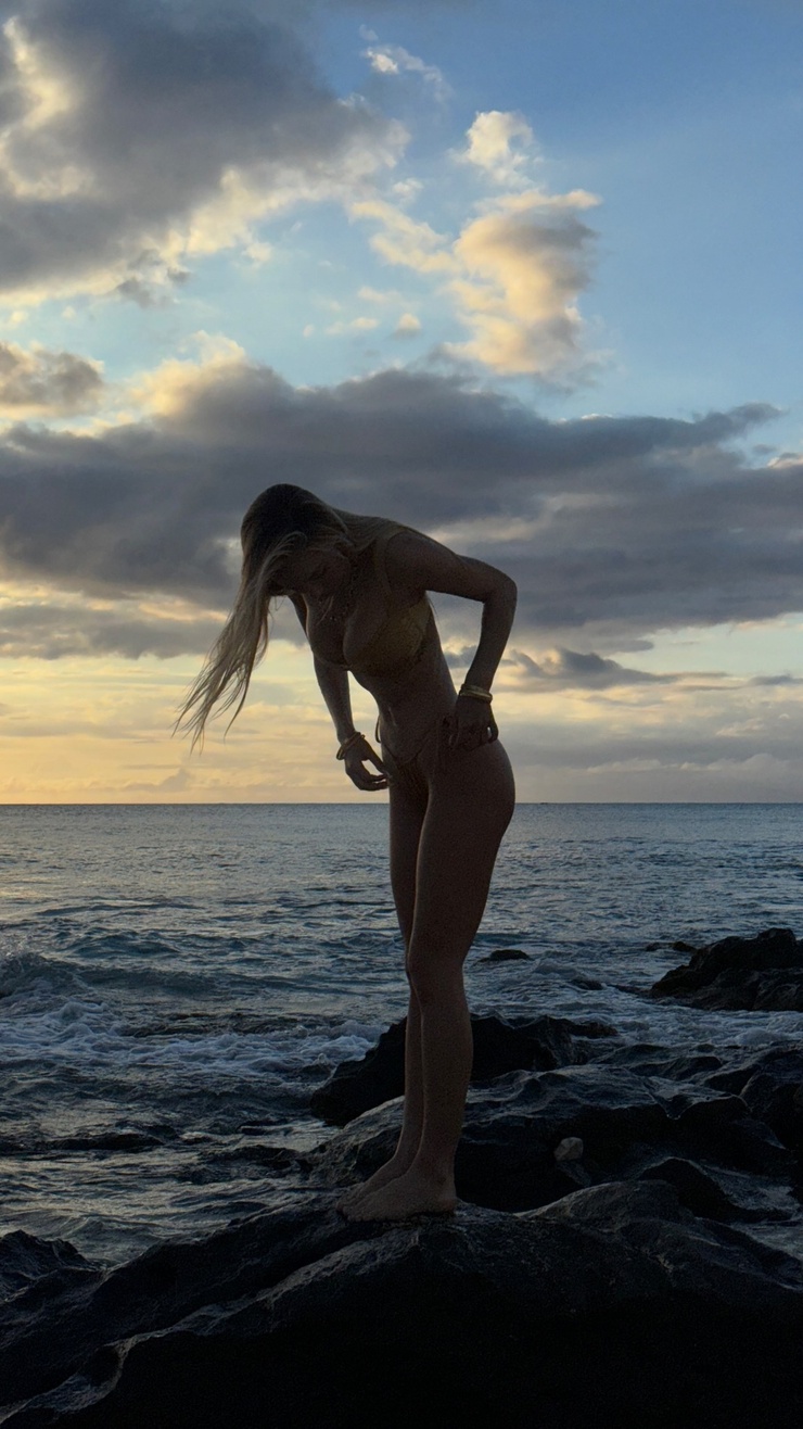 Alexis Ren Alexis Ren