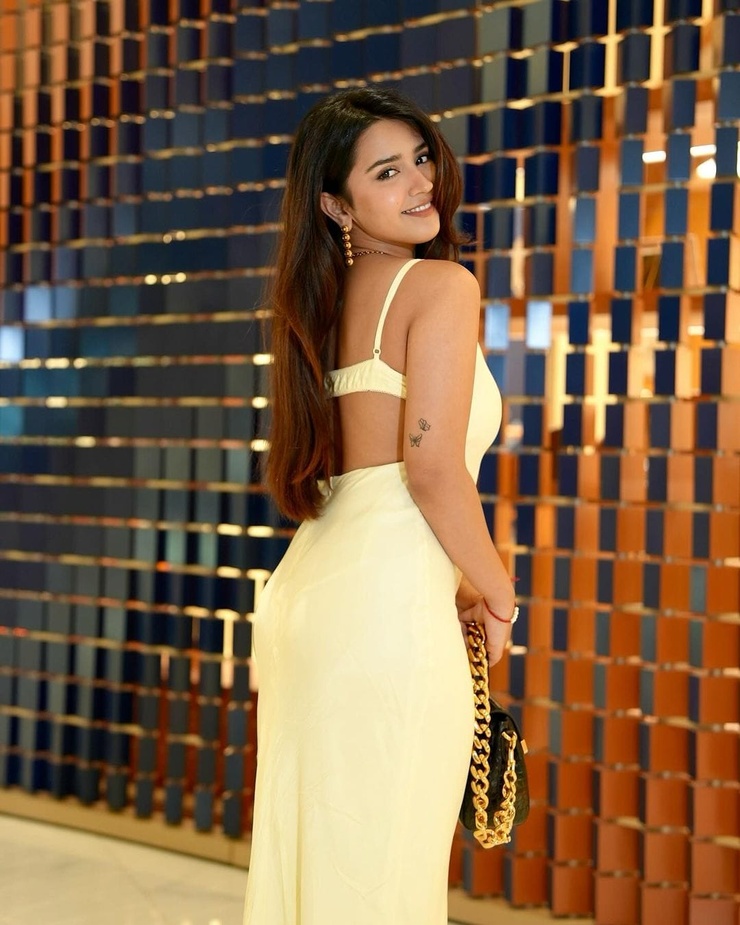 Roshni Walia