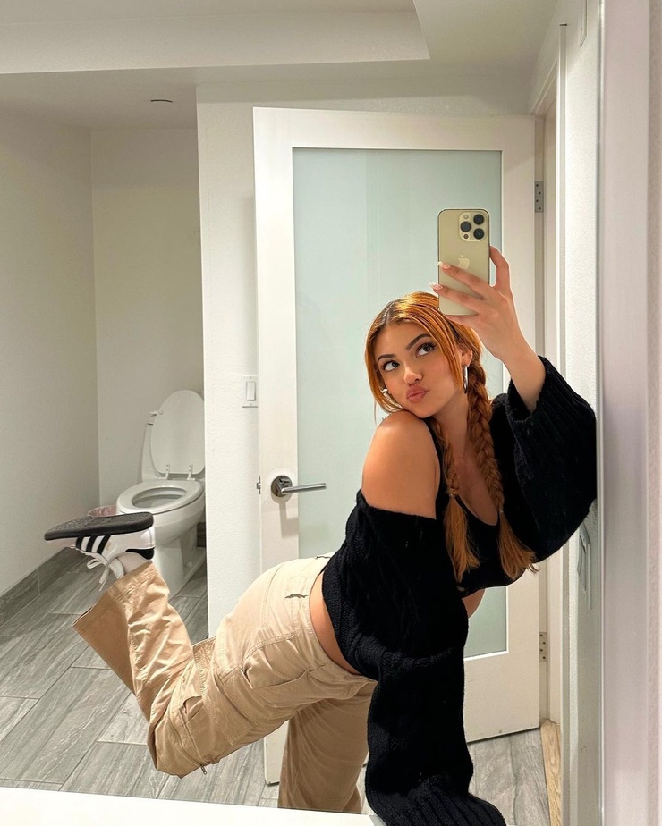 Kelsey Calemine