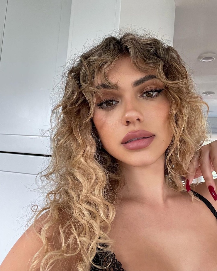 Kelsey Calemine