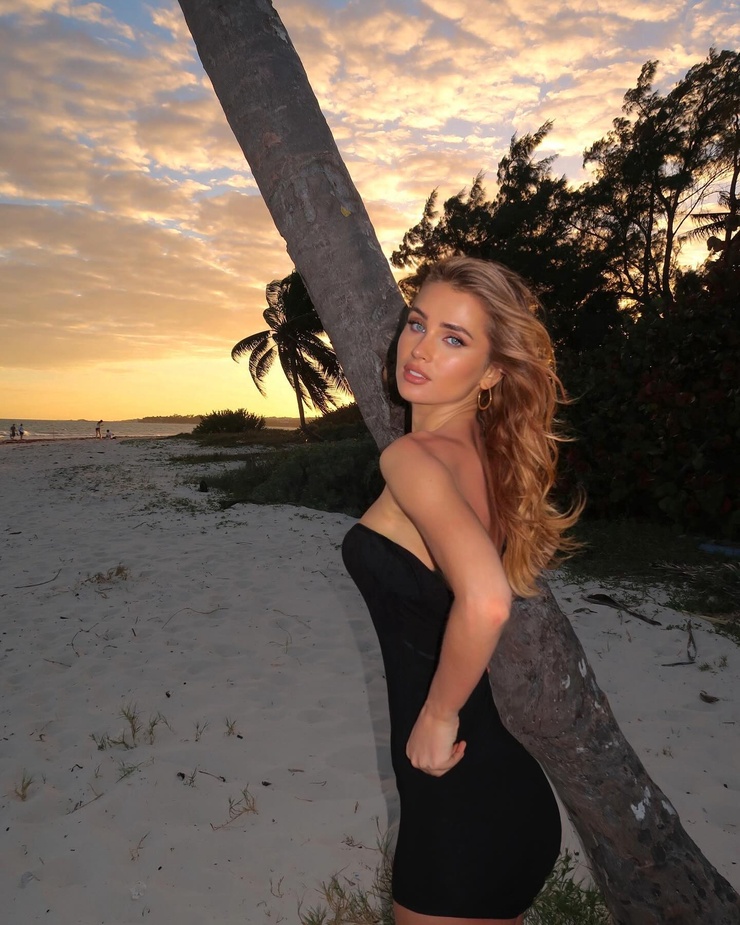 Simona Stoy