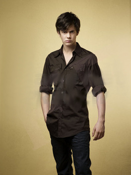 Skandar Keynes