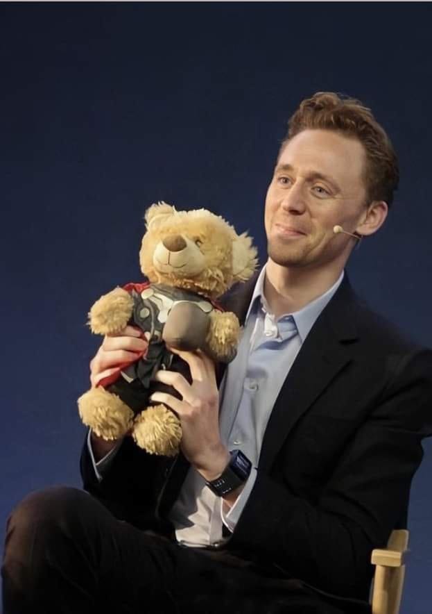 Tom Hiddleston picture