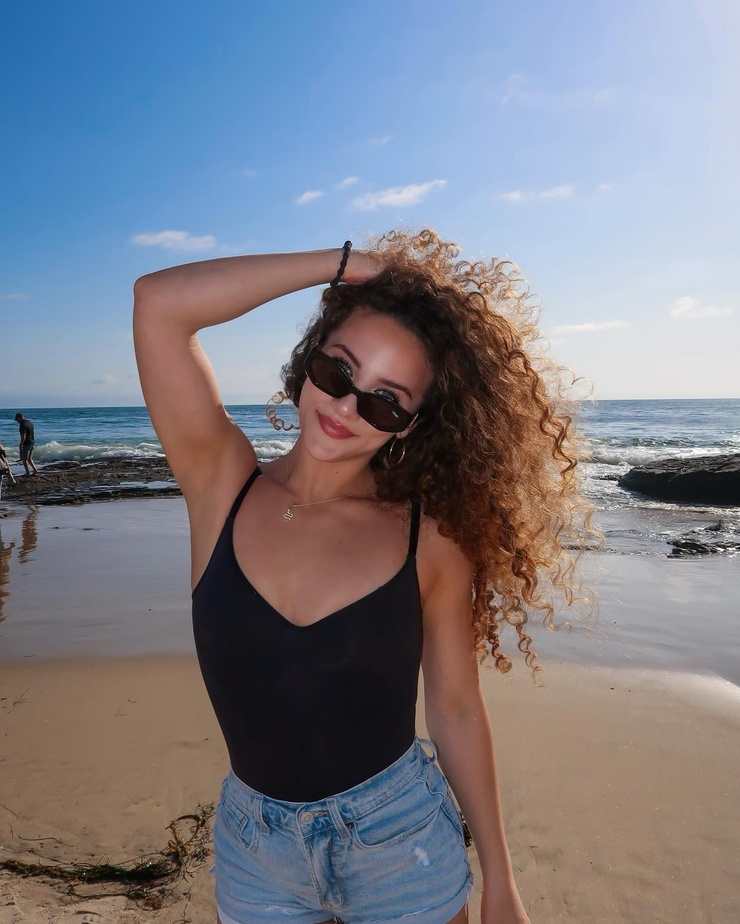 Sofie Dossi Sofie Dossi