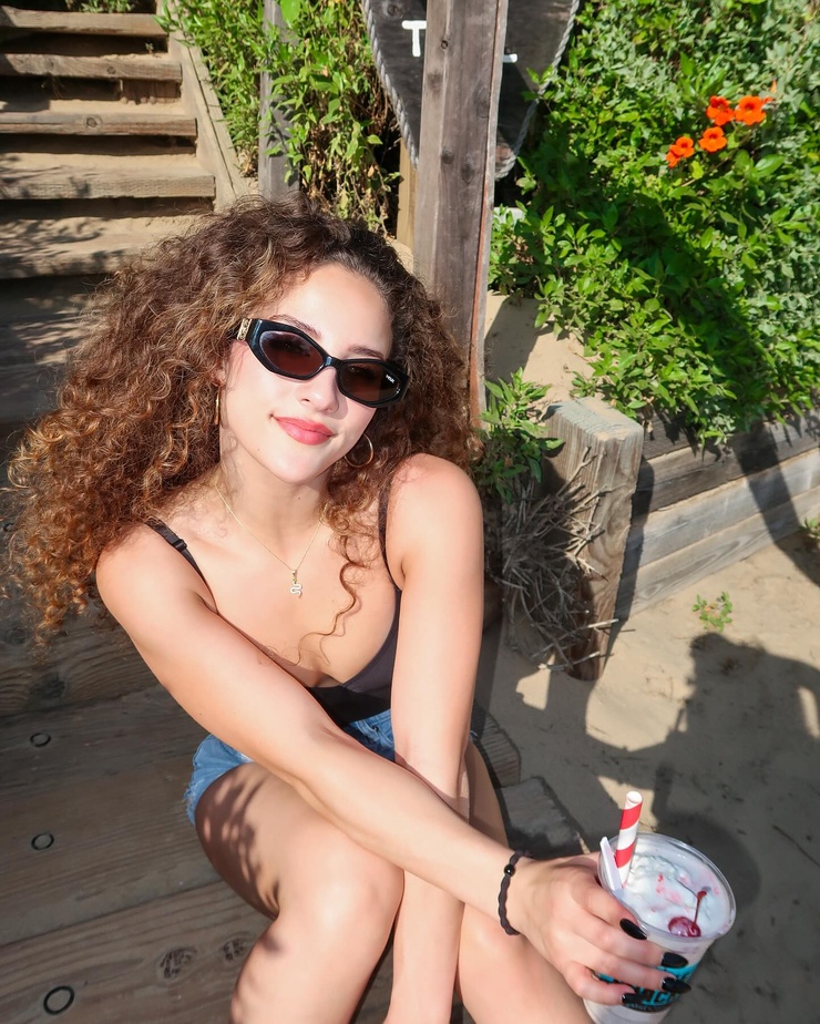 Sofie Dossi