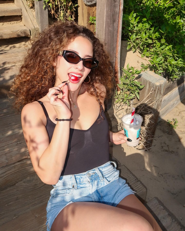 Sofie Dossi