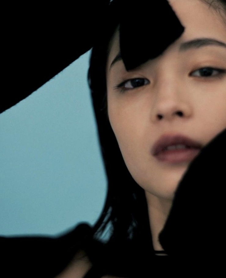 Suzu Hirose