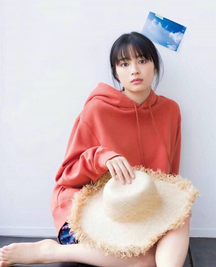 Suzu Hirose