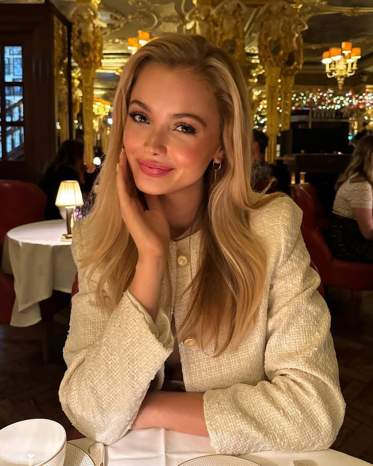 Isabella Betwee