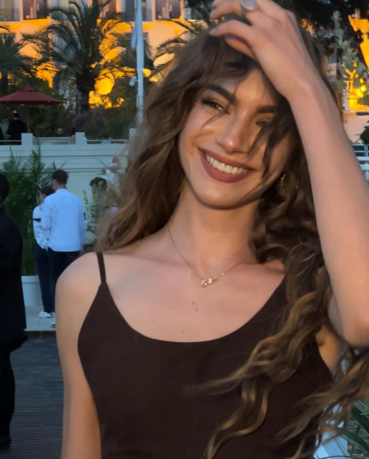 MARA LAFONTAN MARA LAFONTAN