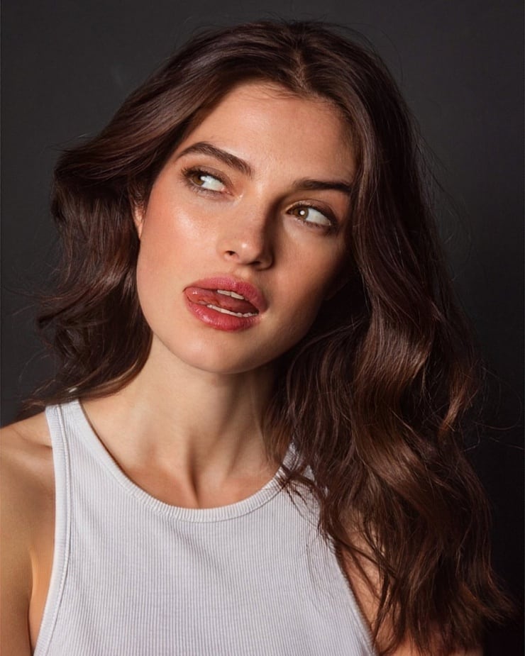 Eve Dumon