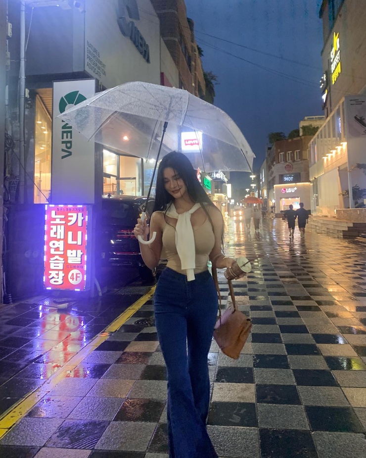Lau Uqi