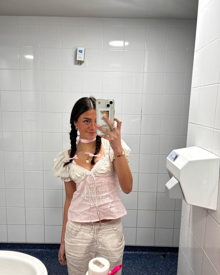 Mia Sarrou