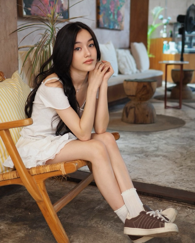 Moly Groves