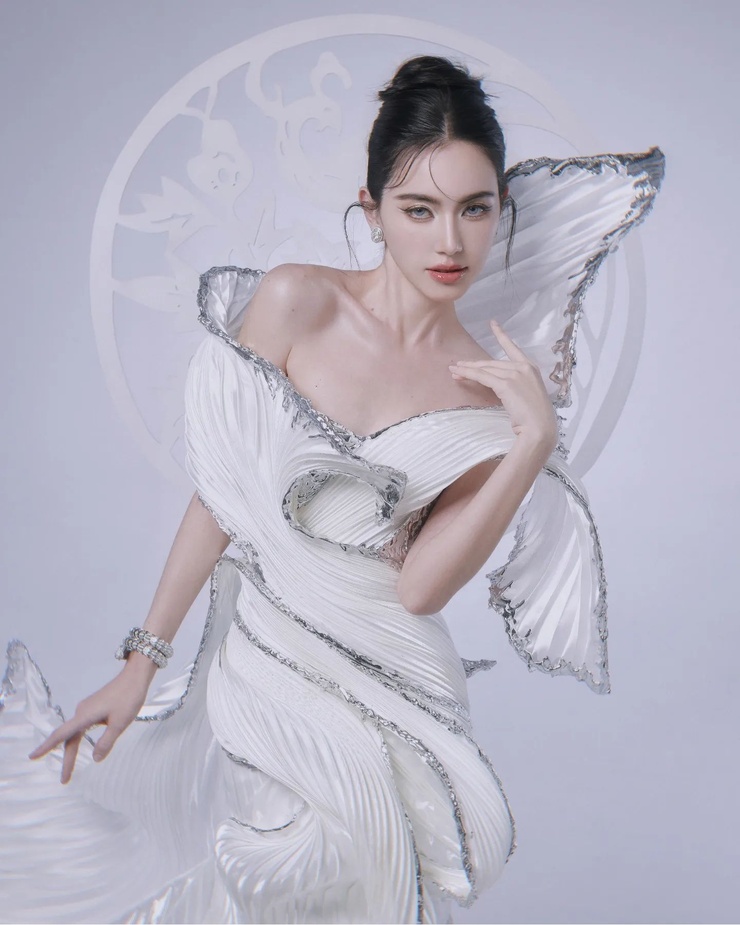 Davika Hoorne