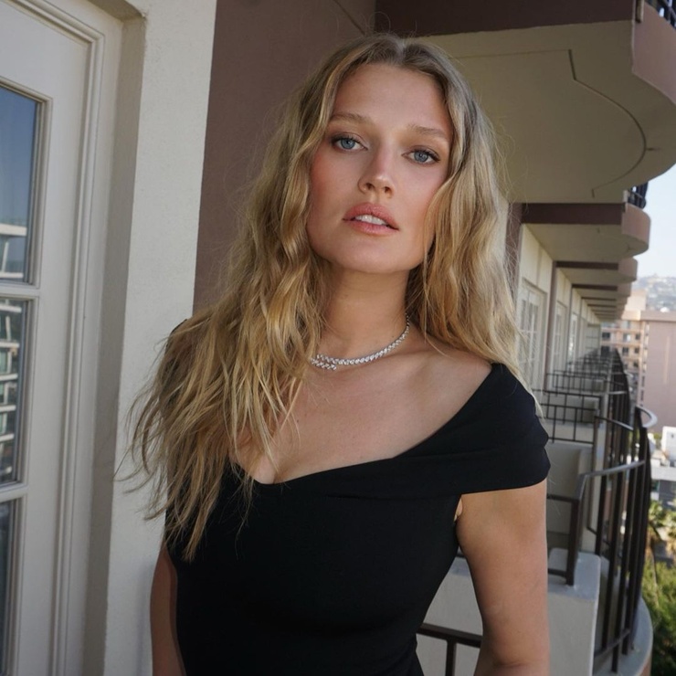 Toni Garrn Toni Garrn