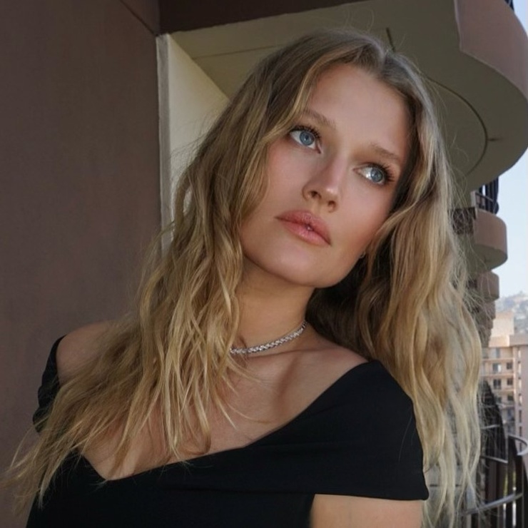 Toni Garrn Toni Garrn