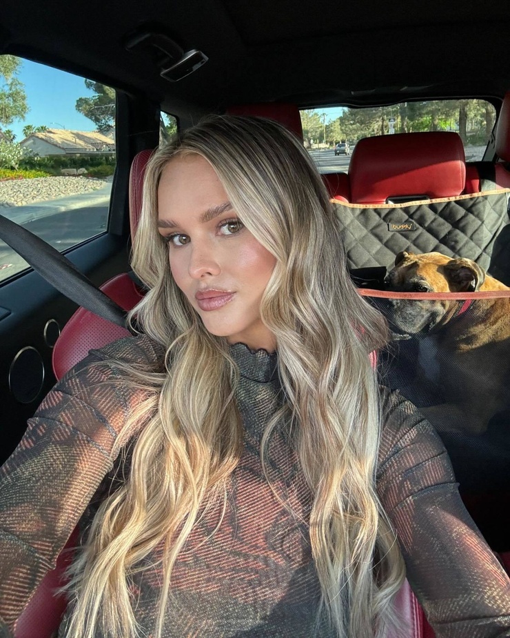 Picture of Kinsey Wolanski