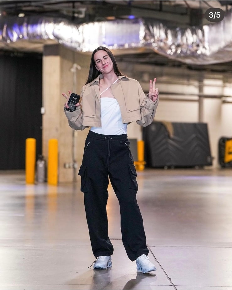 Caitlin Clark (ii)