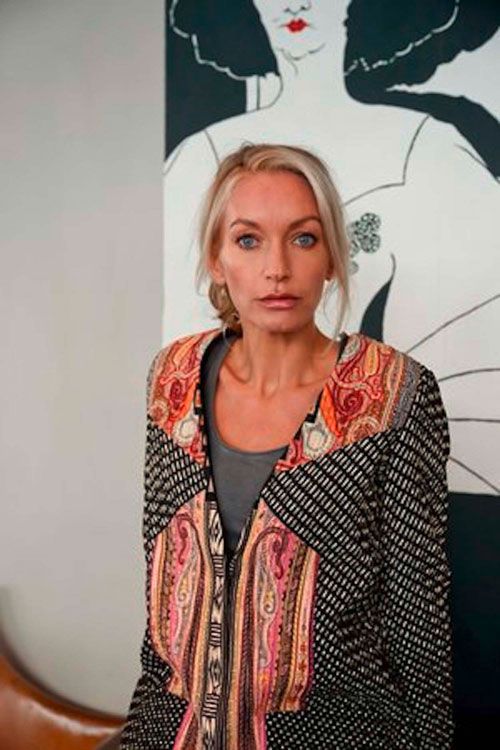 Lisa Hilton (II)