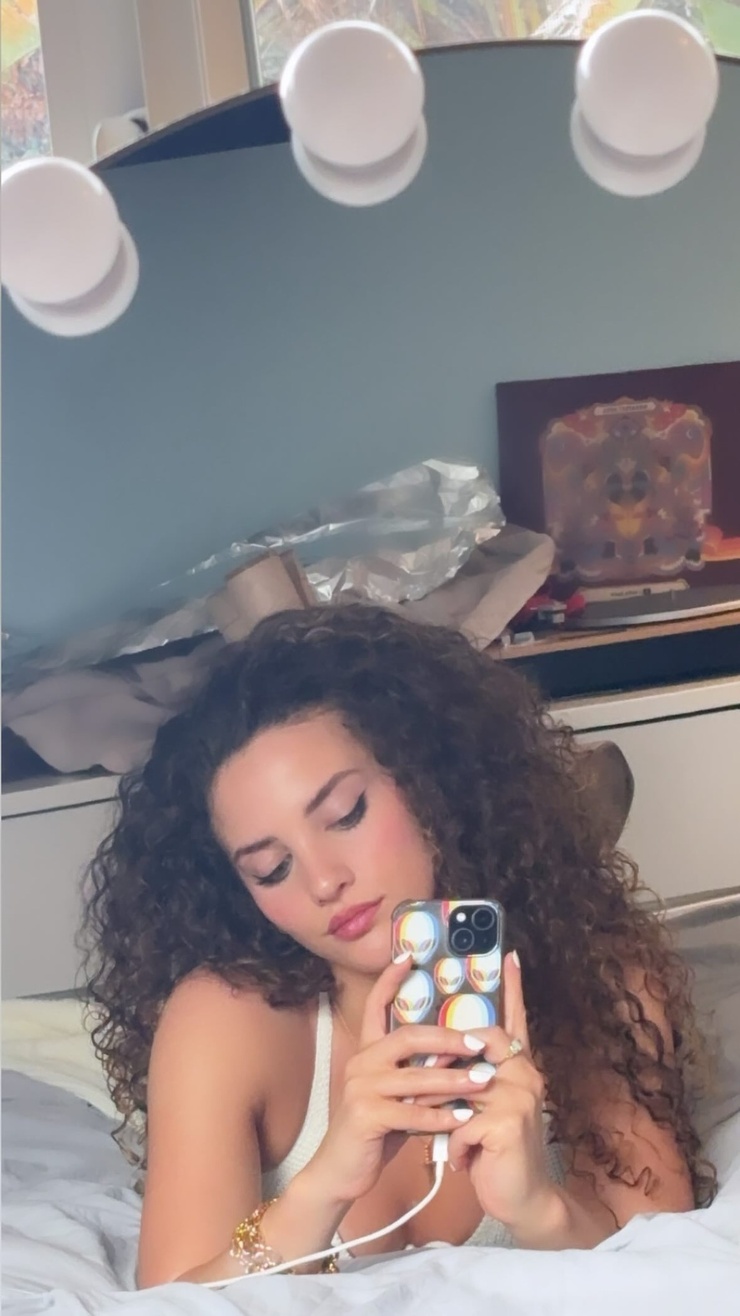 Sofie Dossi
