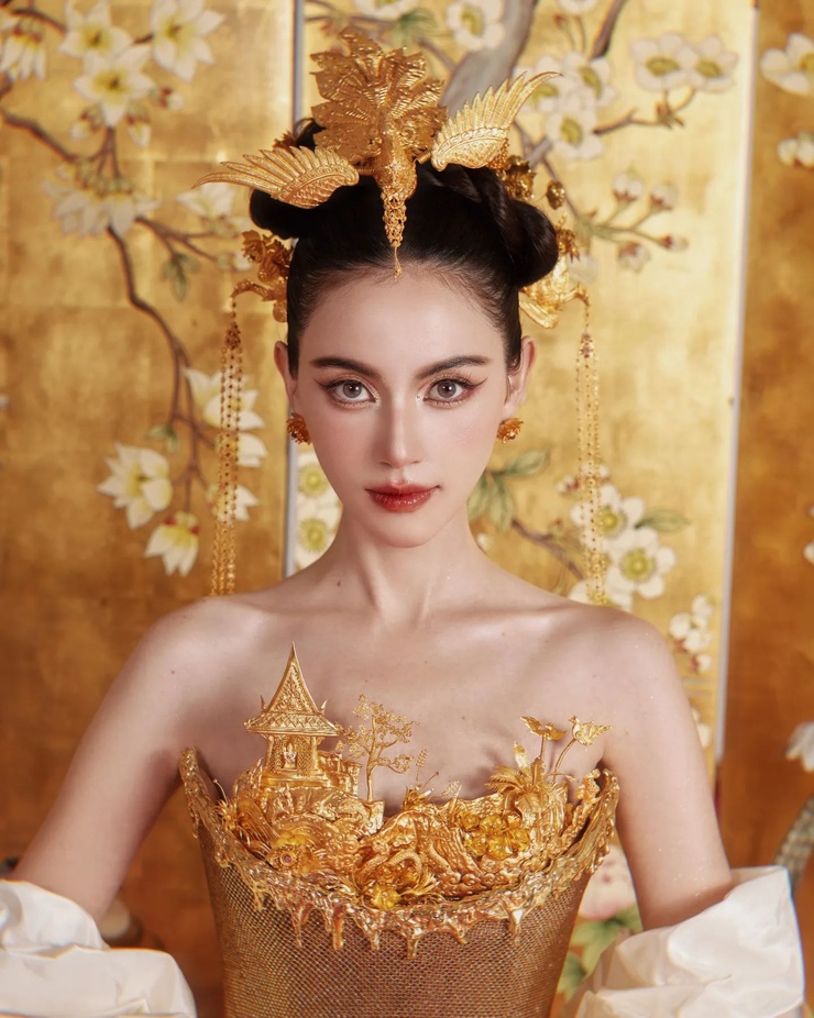 Davika Hoorne
