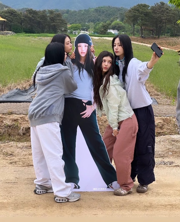 NewJeans