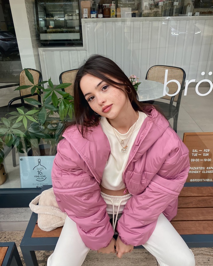Derya Pinar Ak