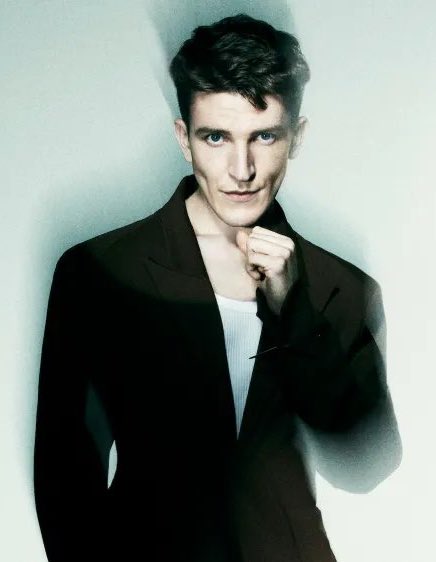 Ewan Mitchell